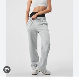 NWOT Alo Accolade Straight Leg Sweatpant - Athletic Heather Grey